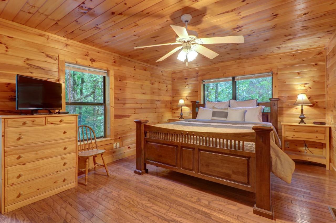 Friendly Bear Cabin Pigeon Forge Exterior photo