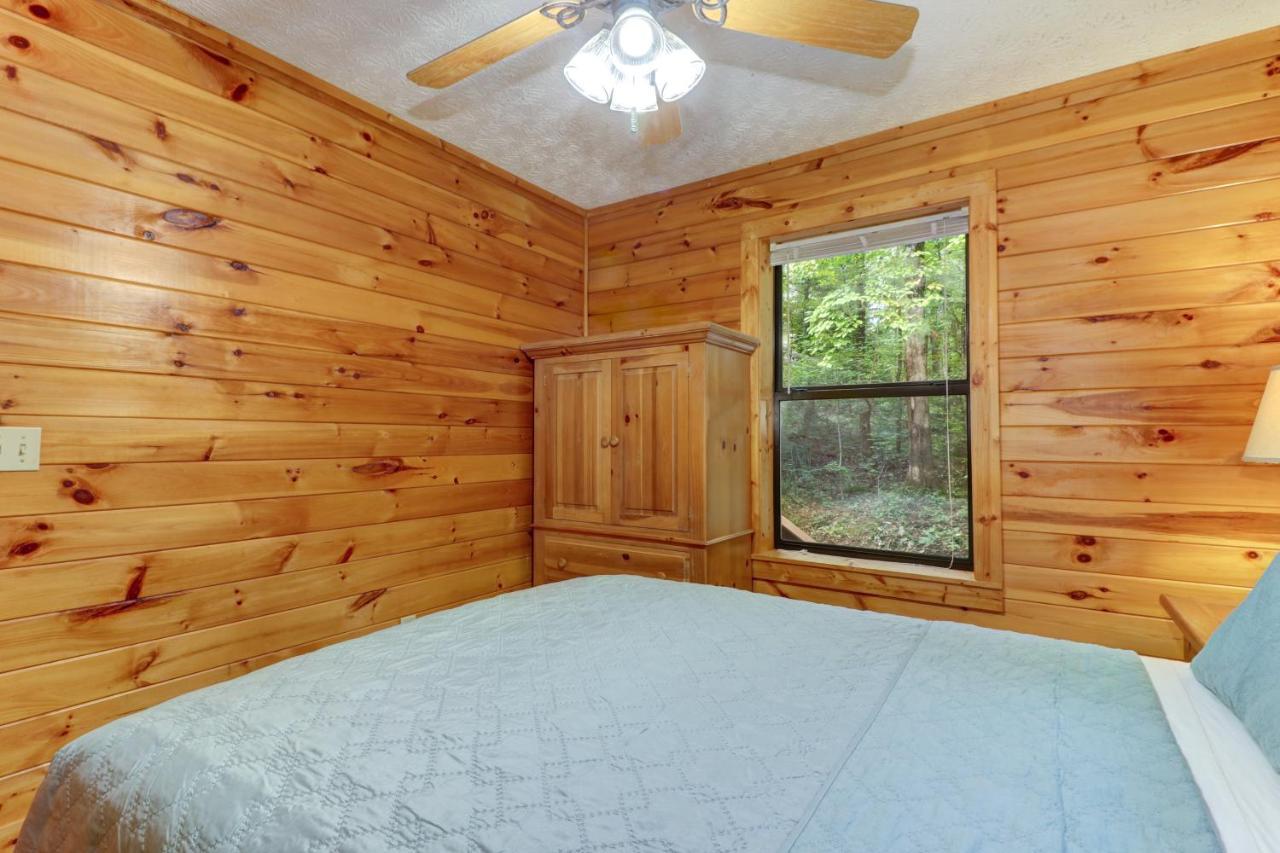 Friendly Bear Cabin Pigeon Forge Exterior photo