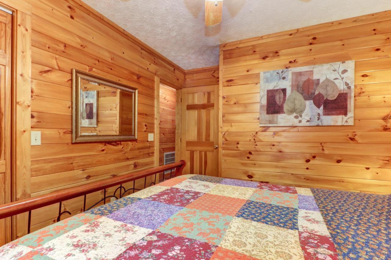 Friendly Bear Cabin Pigeon Forge Exterior photo