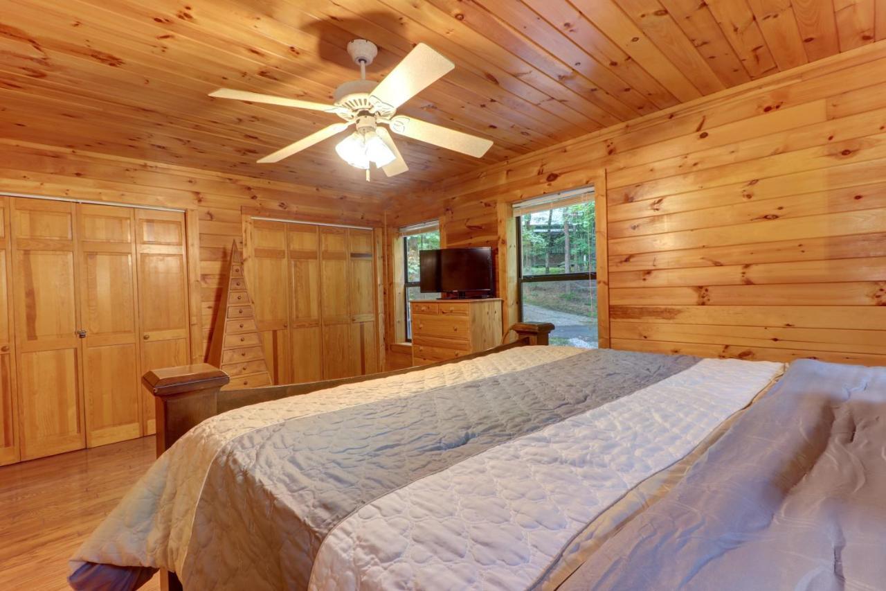 Friendly Bear Cabin Pigeon Forge Exterior photo