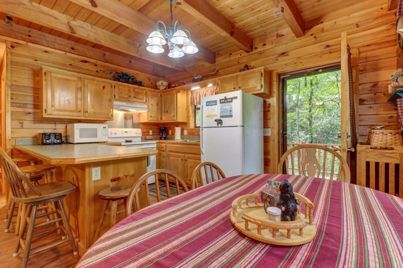 Friendly Bear Cabin Pigeon Forge Exterior photo