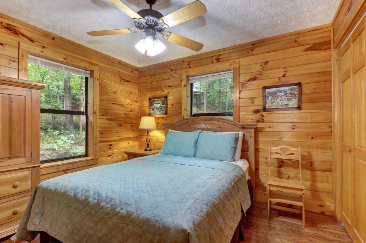 Friendly Bear Cabin Pigeon Forge Exterior photo